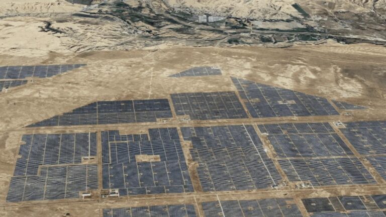 نیروگاه خورشیدی Longyangxia Dam Solar Park
