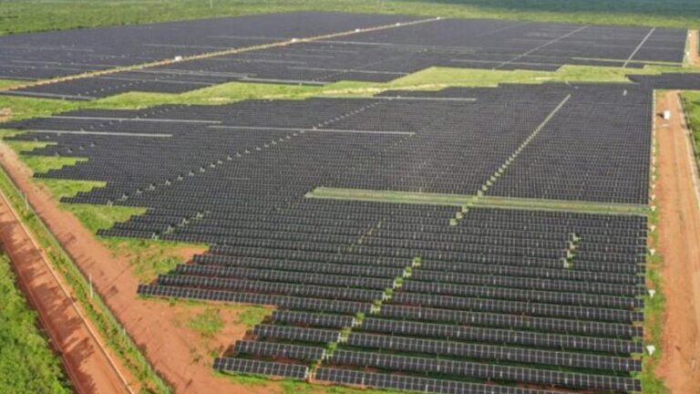 نیروگاه خورشیدی Neoen solar plant