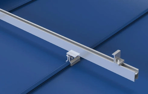 نصب روی سقف فلزی ایستاده (Standing Seam Metal Roof)